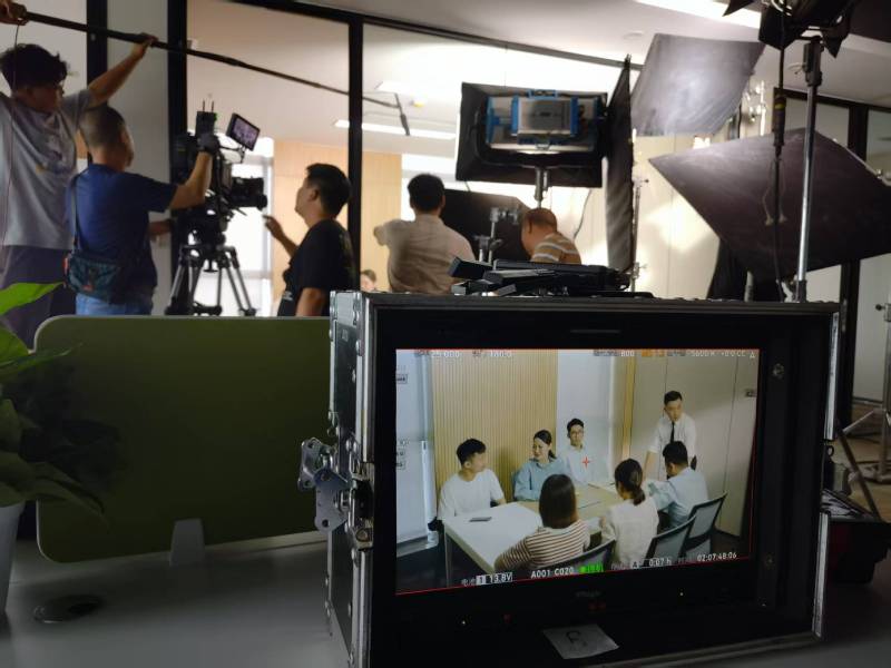 伊宁县TVC拍摄公司：科技产品视觉化大师，诠释未来感与功能美学